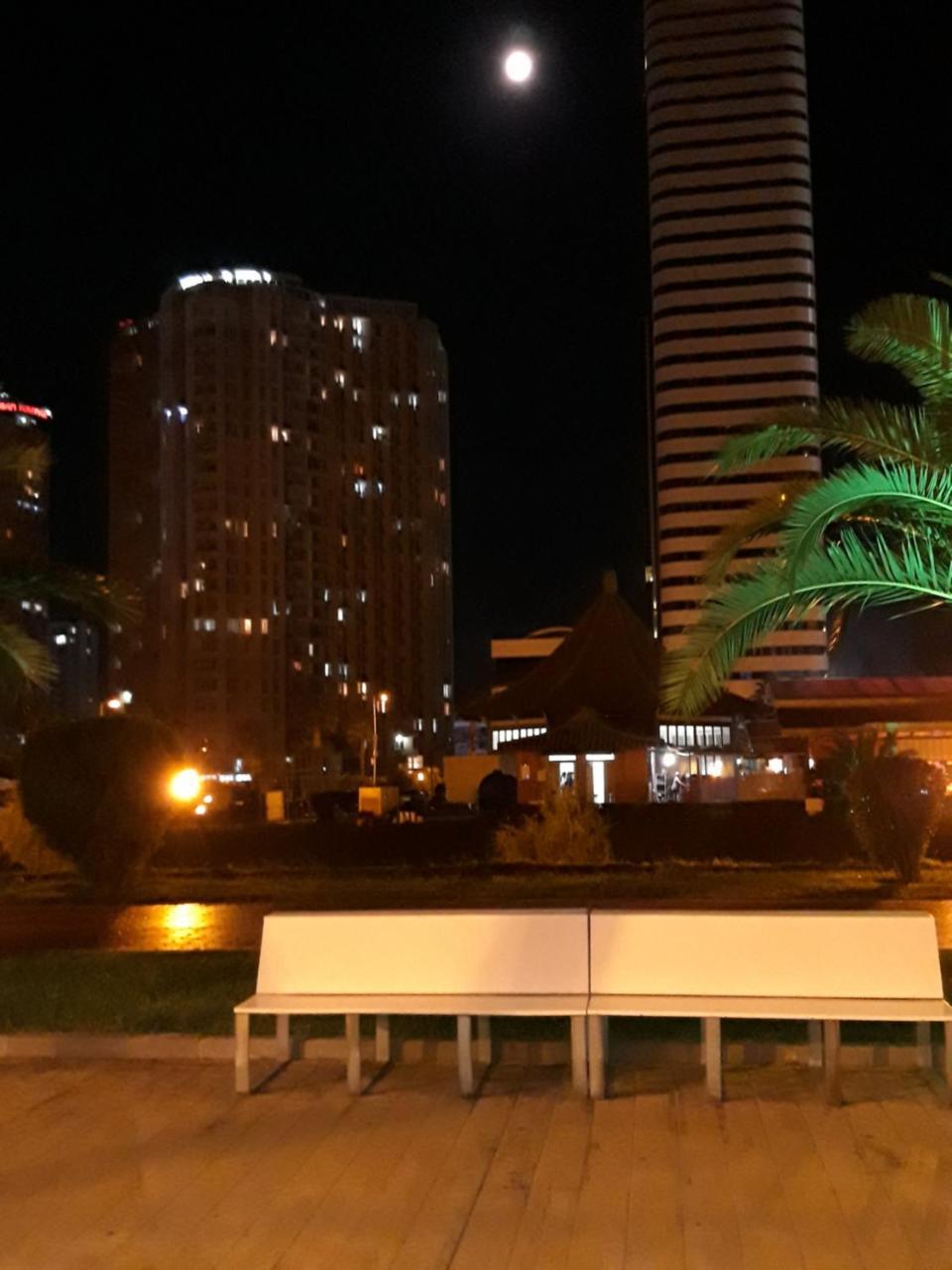 Mari Apartment Batumi Eksteriør bilde